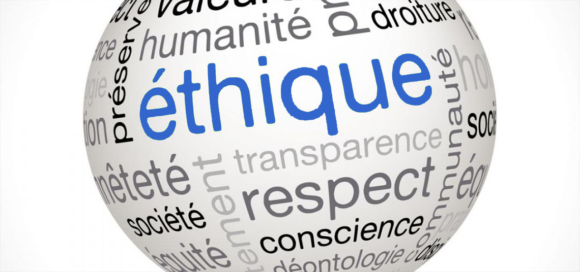 Boule sur fond blanc, couverte de mots éthique humanité déontologie respect conscience transparence